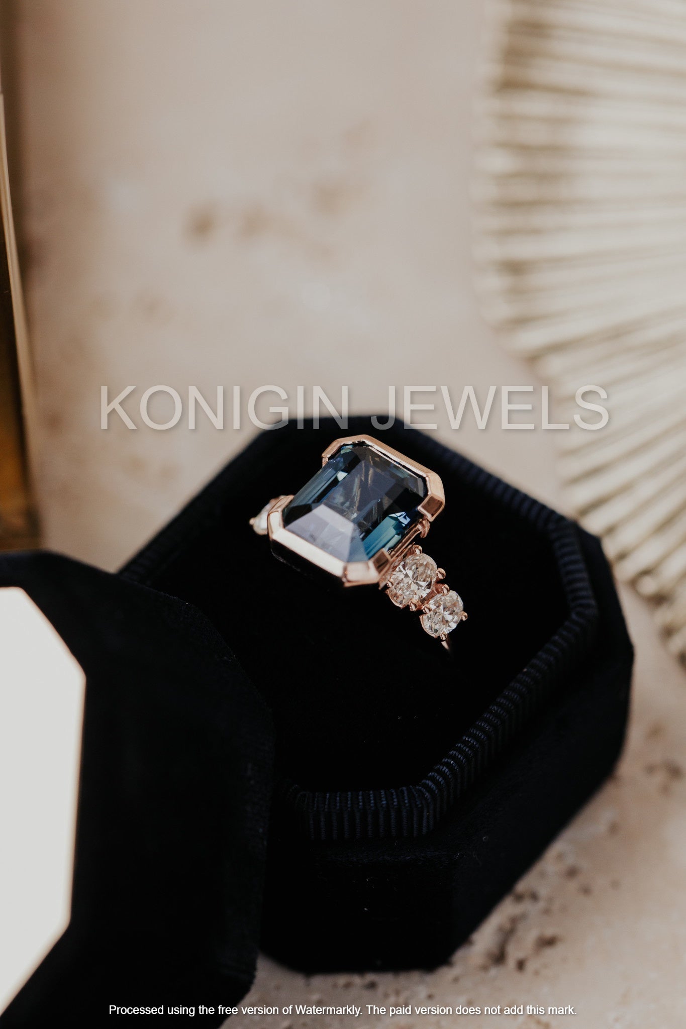 1CT Green Color Emerald With Colorless Oval Shape Moissanite Diamond Gold Designer Ring For Her