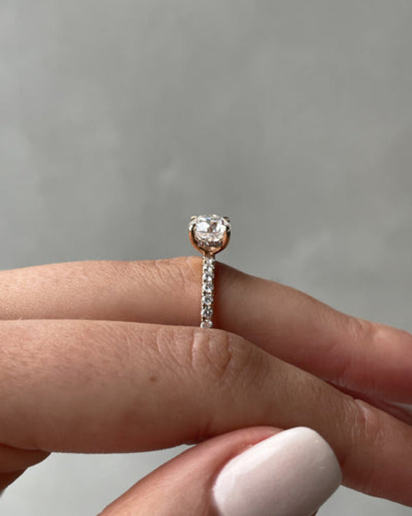 6mm Round Shape Colorless Moissanite Diamond Wedding Ring For Her