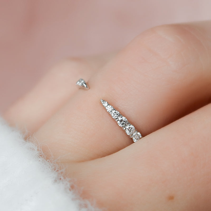 1.5mm Round Shape Colorless Mooissanite Diamond Wedding Band For Women