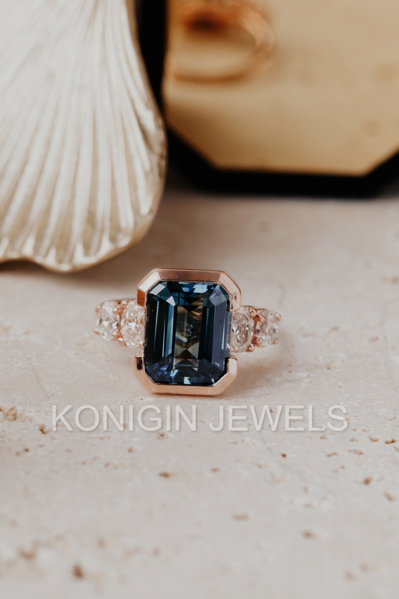 1CT Green Color Emerald With Colorless Oval Shape Moissanite Diamond Gold Designer Ring For Her