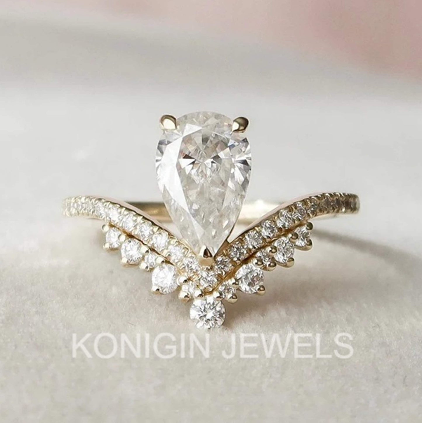 1.50CT Pear Shape Moissanite Diamond Gold Engagement Ring For Women