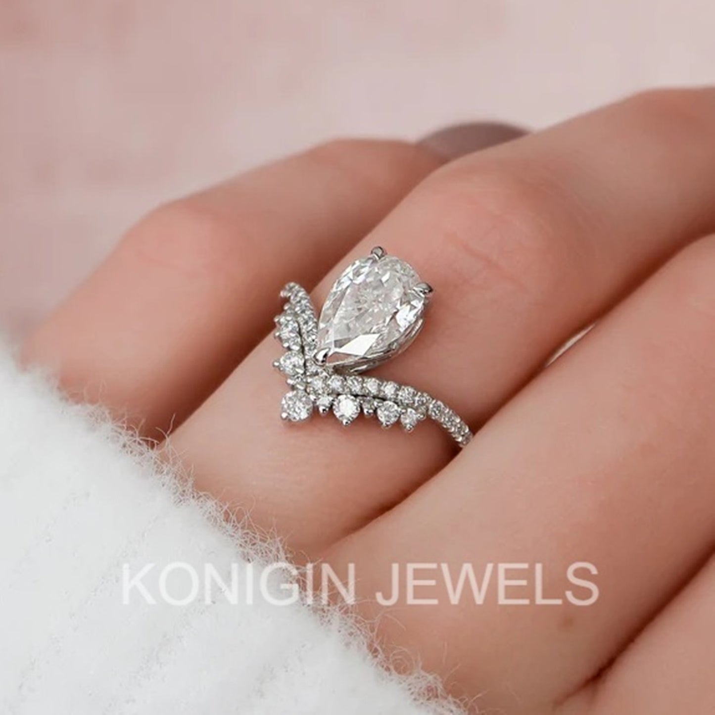 1.50CT Pear Shape Moissanite Diamond Gold Engagement Ring For Women